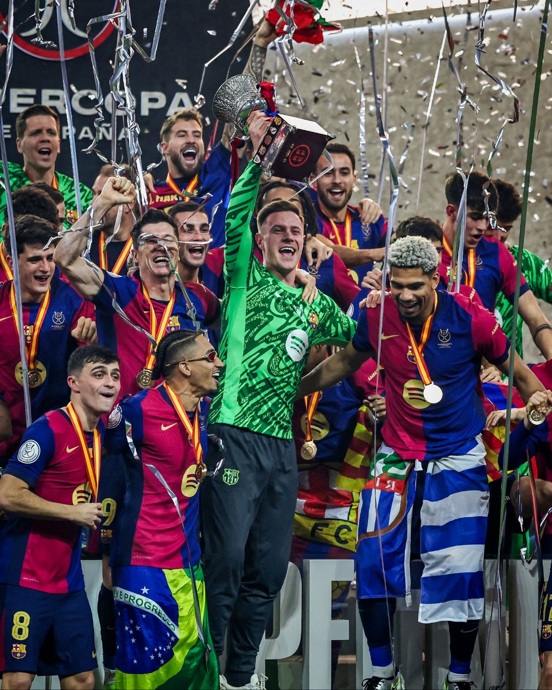 巴西代表队强势夺冠，闪耀舞台