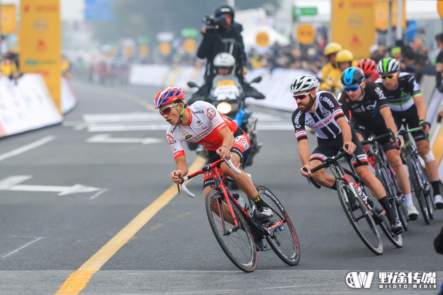 欧洲选手突围夺牌，告别不完美赛场