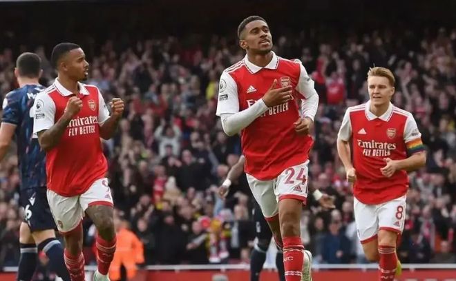 关于富勒姆客场-不敌阿森纳,奥巴梅杨传射建功的信息