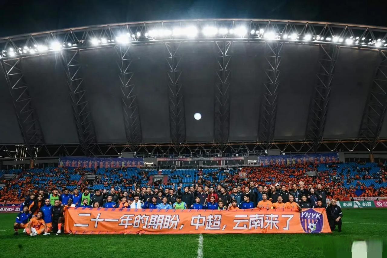 顶级足球赛事火热进行，球队士气高涨斗志昂扬的简单介绍