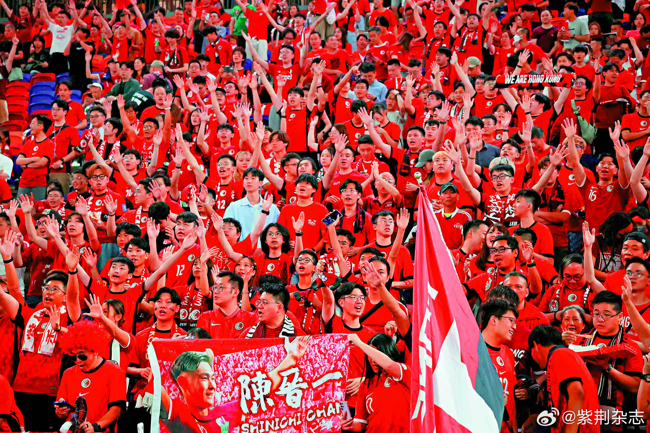 顶级足球赛事火热进行，球队士气高涨斗志昂扬的简单介绍