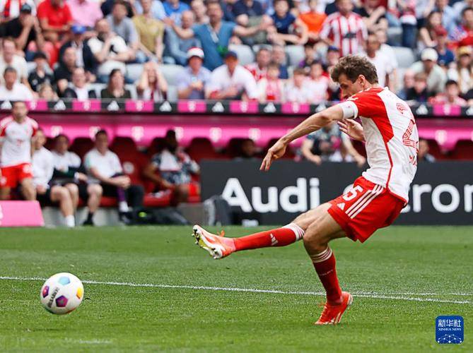 德国男足频频进攻，实力碾压对手