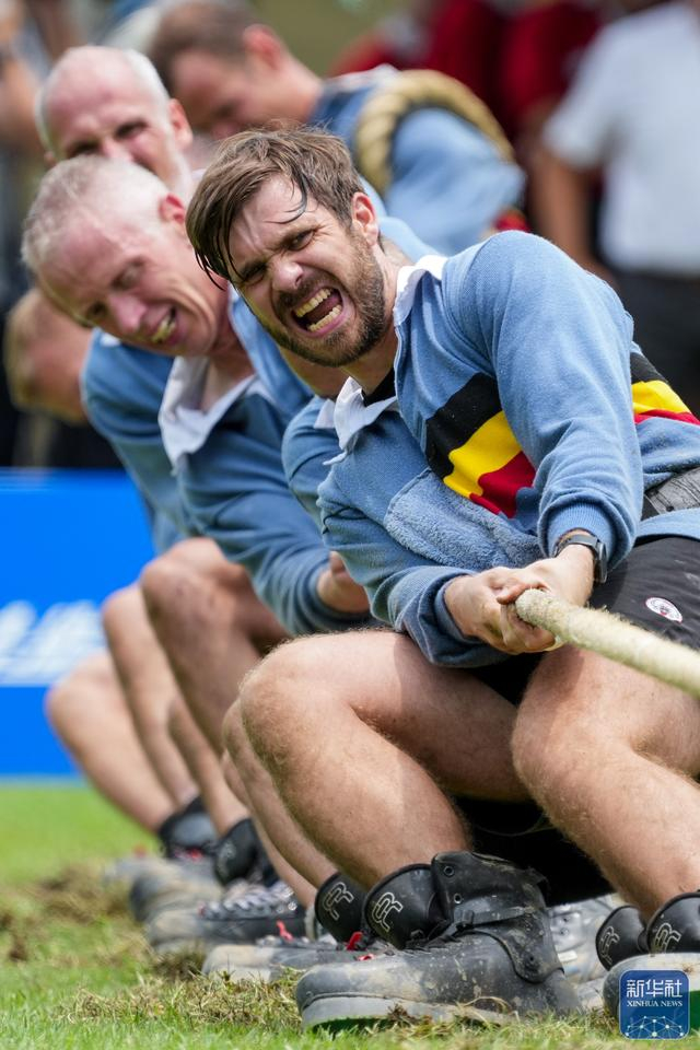 英国选手在田径比赛中奋勇拼搏