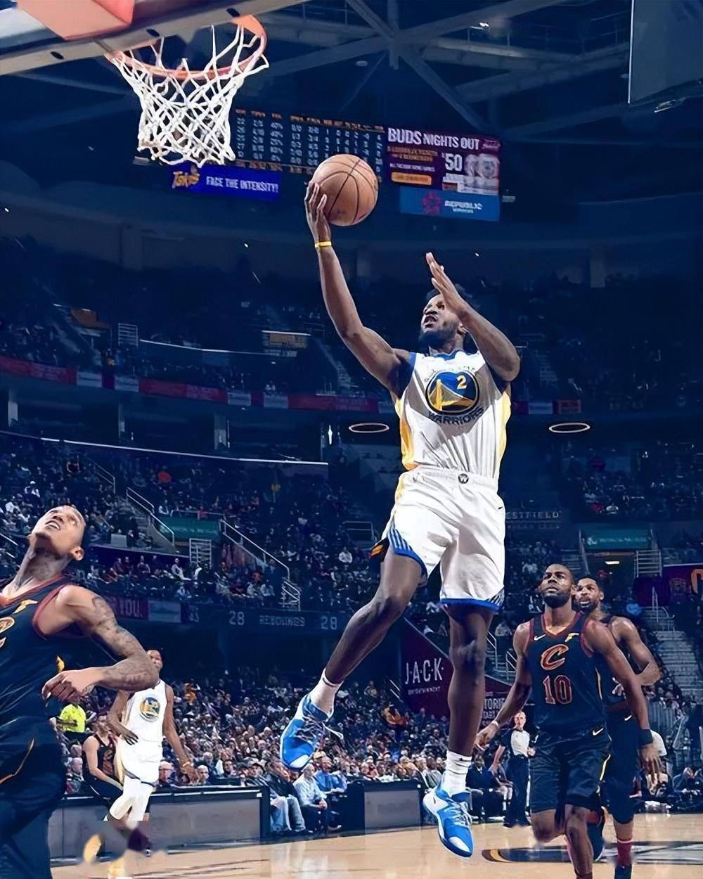 包含闪光登场，新秀球员全力拼搏的词条