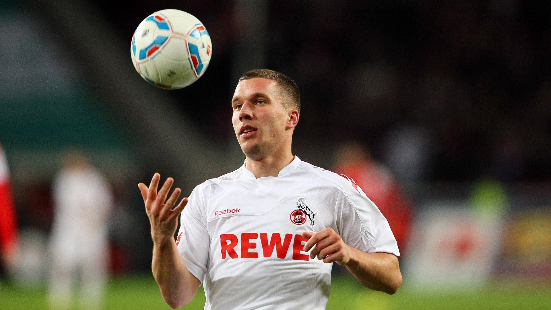 劳塔罗爆发破僵局,委内瑞拉硬仗取胜马赛,南美足球的战术革命与坚韧意志