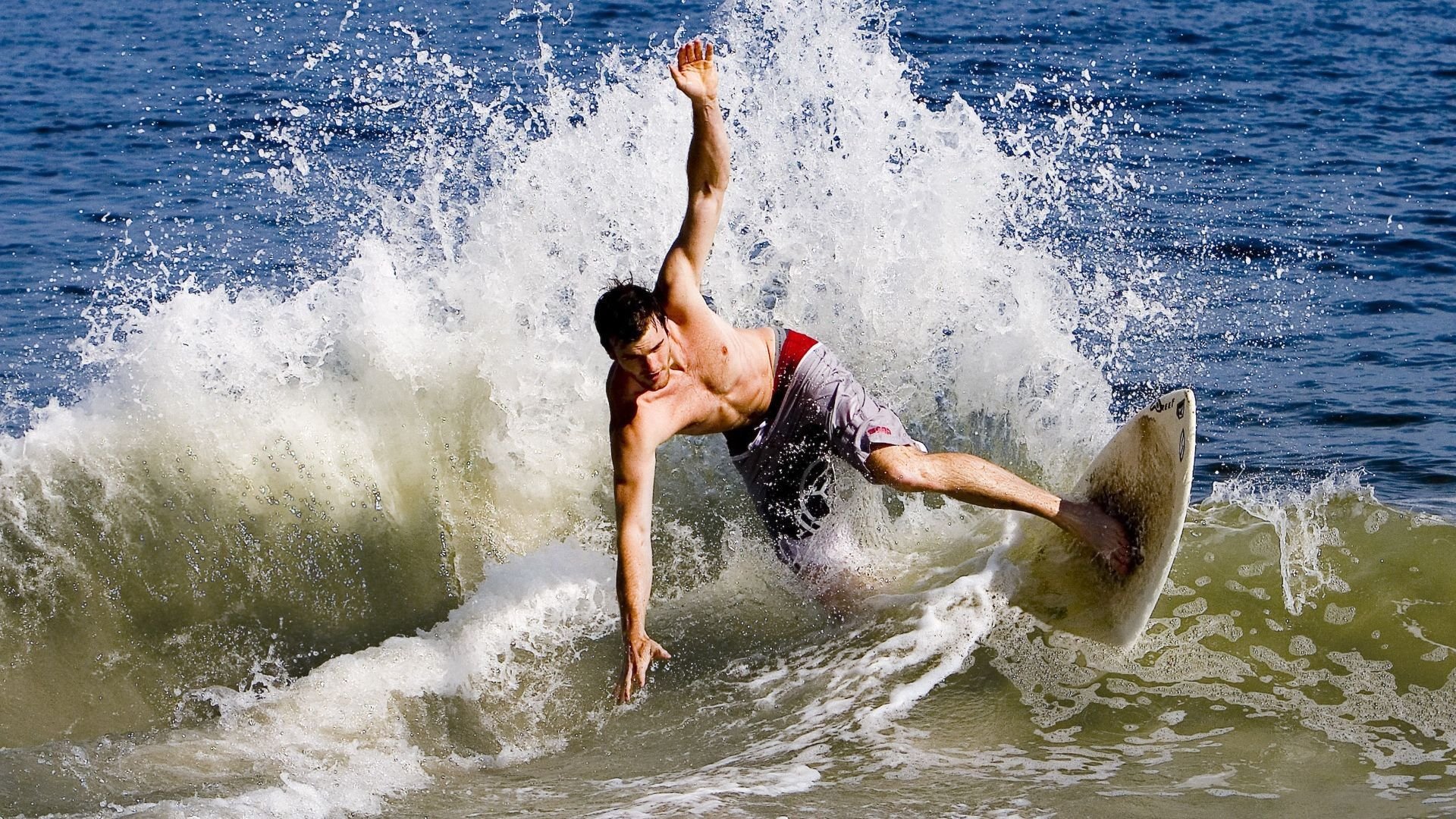 詹姆斯末节19分导演逆转风暴 黄蜂提前缴械映照北京队困局
