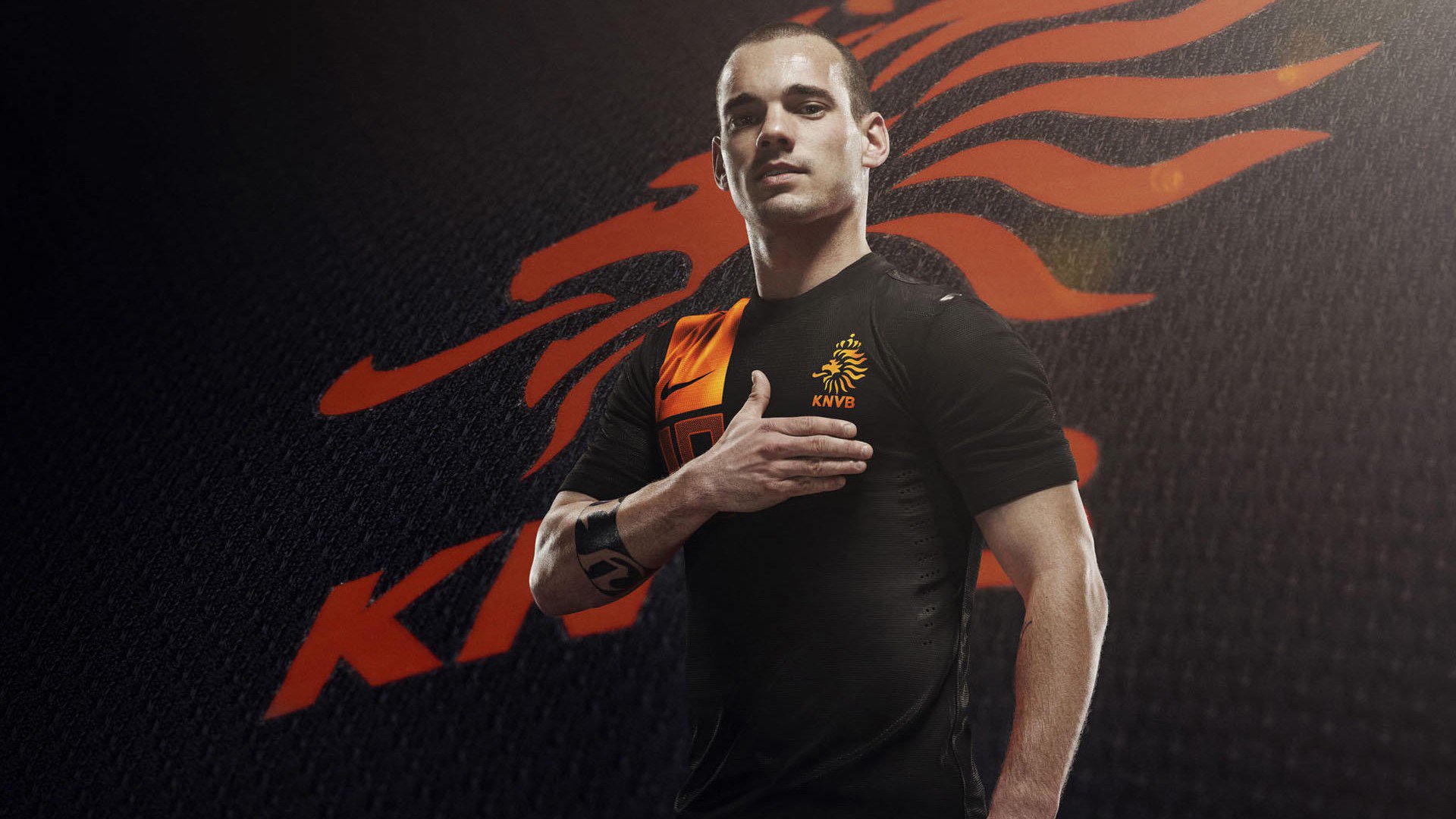 塔图姆之夜，当F1引擎轰鸣，他如孤星刺破街道赛的喧嚣