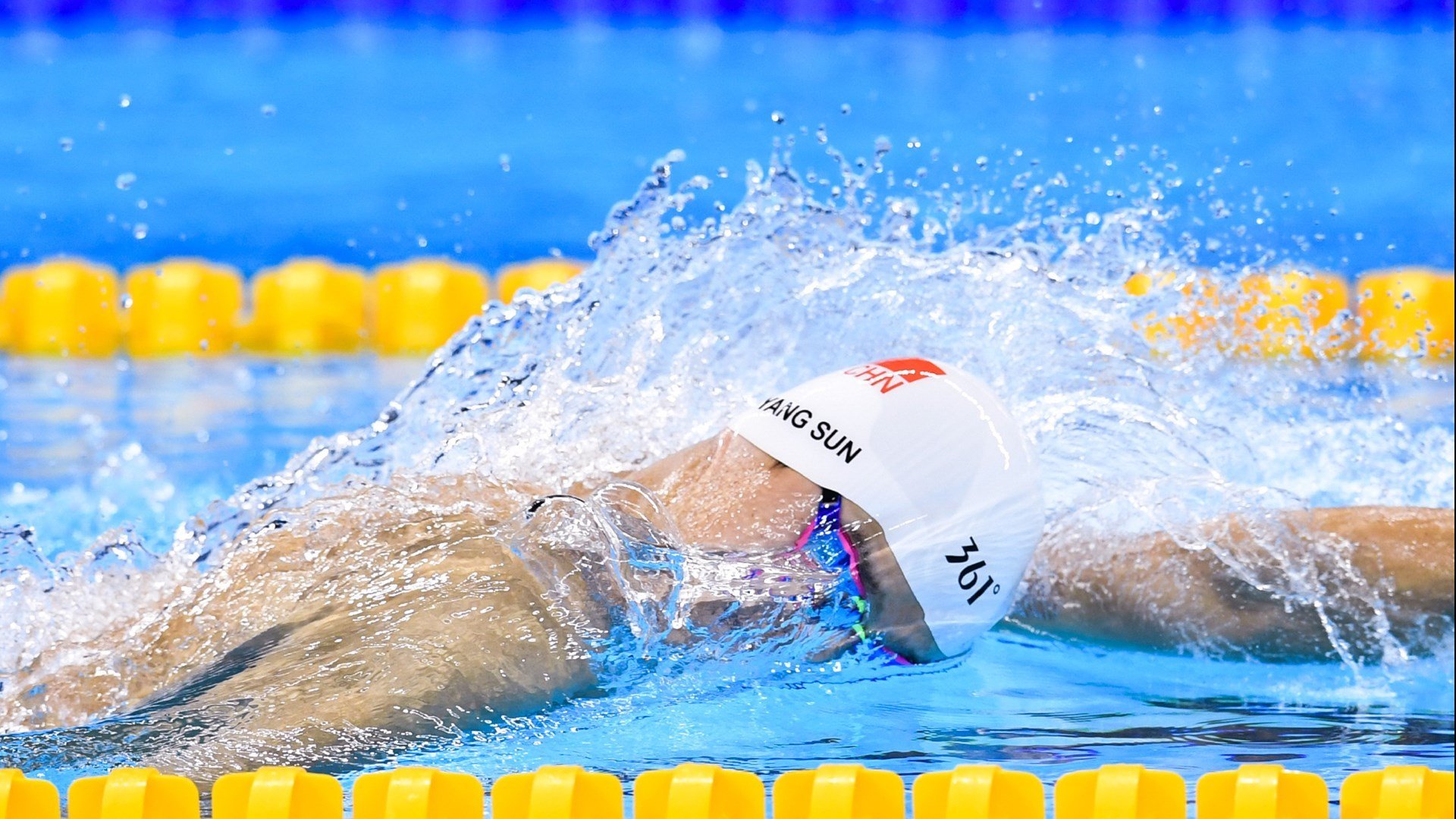 石油博弈与绿茵传奇，委内瑞拉强压卡塔尔背后的地缘角力，及斯通斯在意甲焦点战的统治级表演